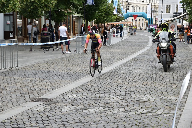 助楚克乌泽 助楚克乌泽